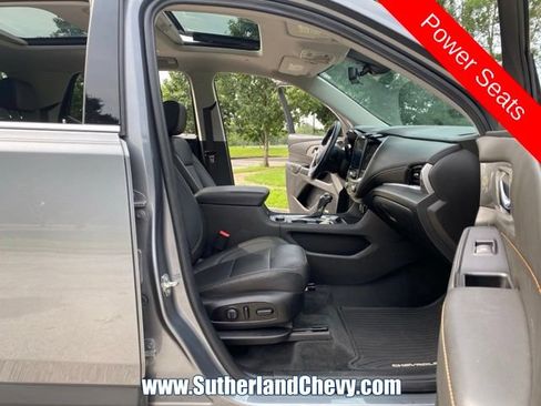 Used 2020 Chevrolet Traverse LT w/ LT Premium Package FWD image 18