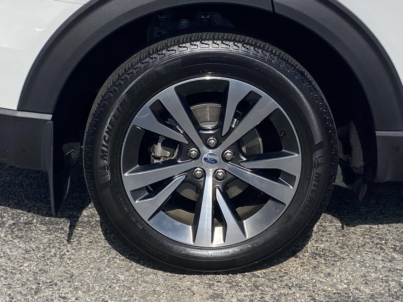 Used 2020 Ford Explorer Platinum w/ Premium Technology Package AWD/4WD image 7