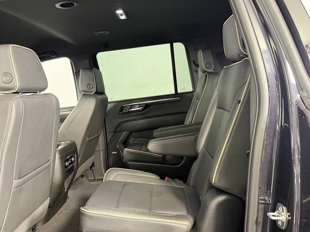 Used 2026 Chevrolet Suburban Premier AWD/4WD image 15