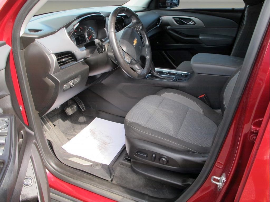 Used 2019 Chevrolet Traverse LT FWD image 9