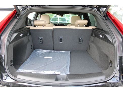 New 2024 Cadillac XT4 Luxury w/ Cold Weather Package image 20