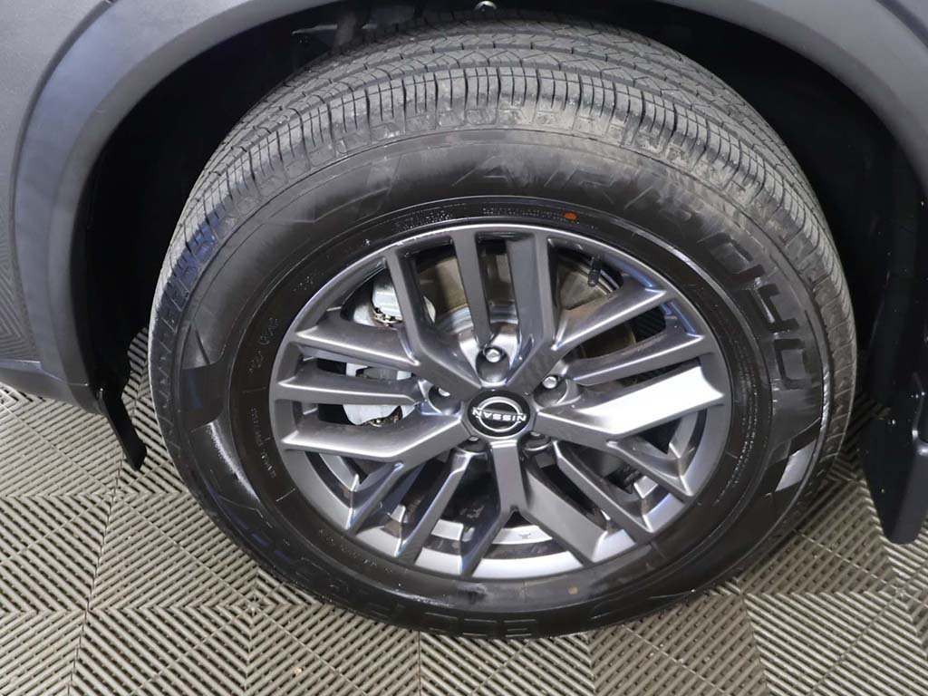 Used 2023 Nissan Rogue S AWD/4WD image 14