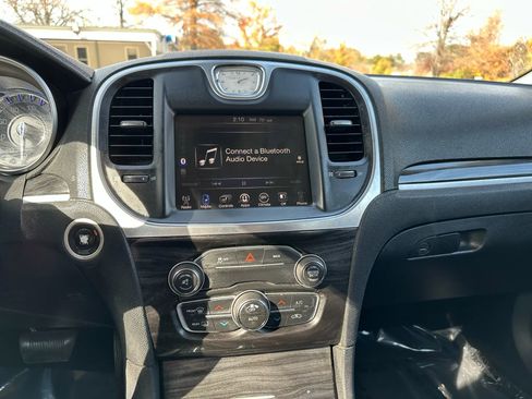 Used 2016 Chrysler 300 Limited image 23