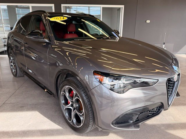 Used 2024 Alfa Romeo Stelvio Veloce AWD/4WD image 7