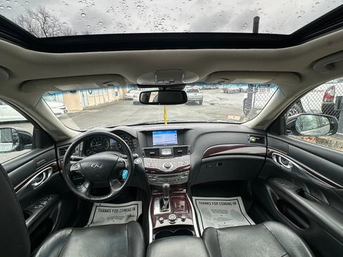 Used 2017 INFINITI Q70 L 3.7 image 26