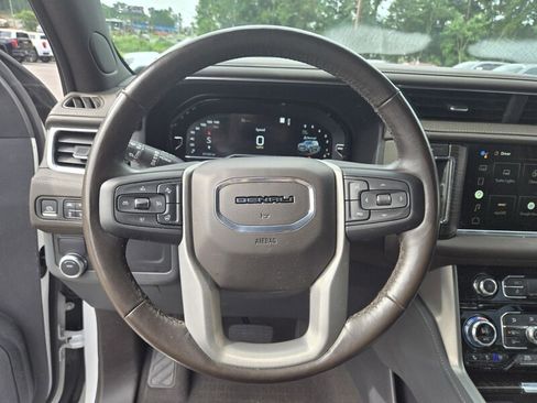Used 2022 GMC Yukon XL Denali RWD image 12