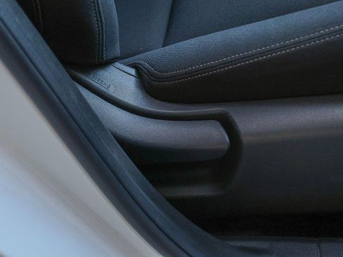 Used 2024 Nissan Rogue S image 29