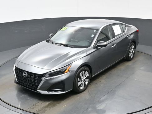 Used 2025 Nissan Altima 2.5 S image 32