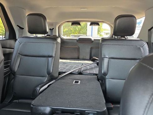 Certified 2022 Ford Explorer Limited w/ Equipment Group 301A AWD/4WD image 40