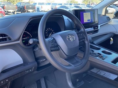 New 2026 Toyota Sienna LE