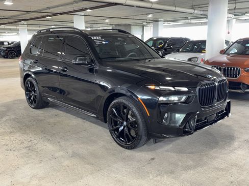 Used 2025 BMW X7 xDrive40i w/ M Sport Package AWD/4WD image 2
