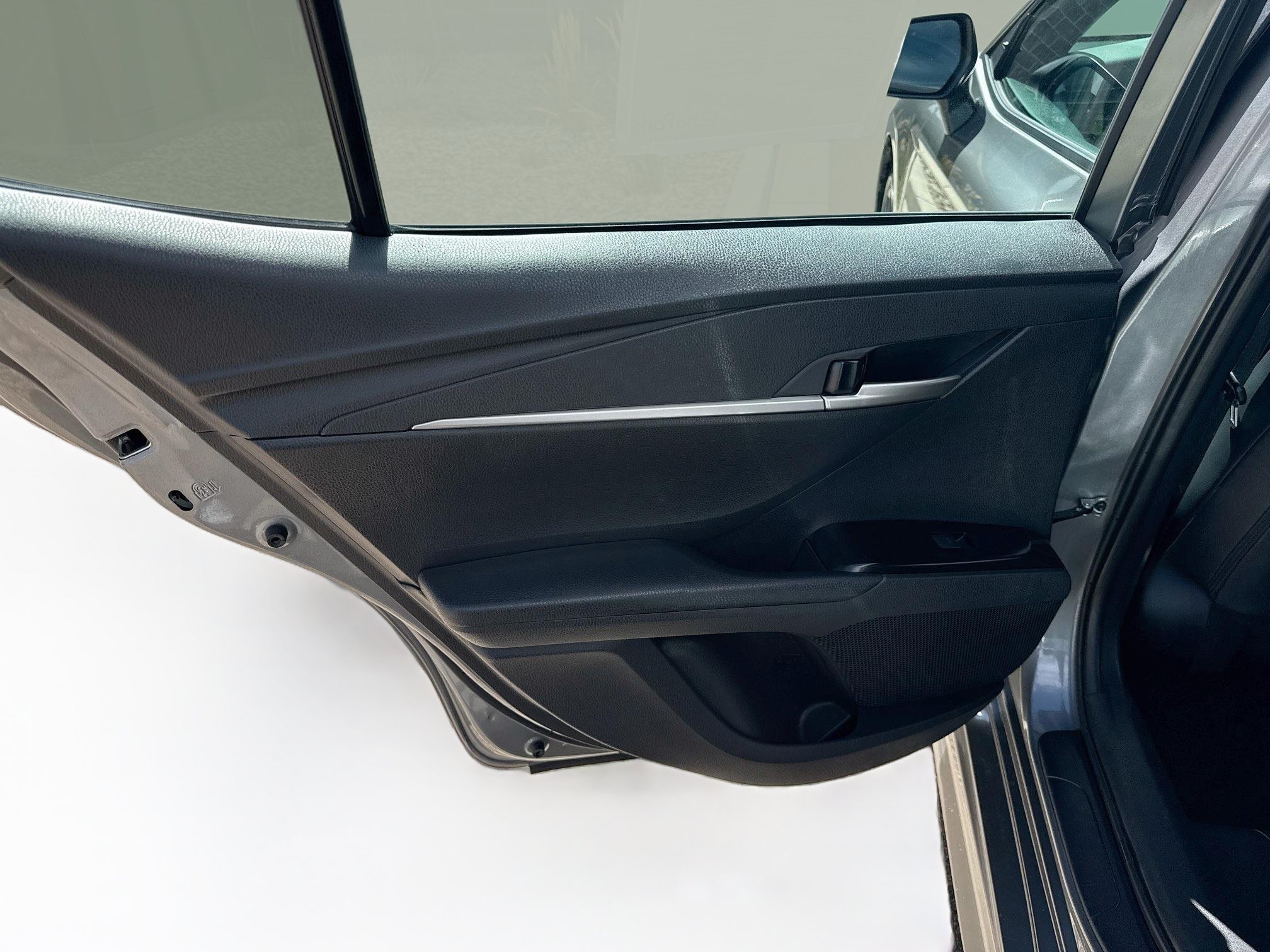 Used 2025 Toyota Camry SE FWD image 27