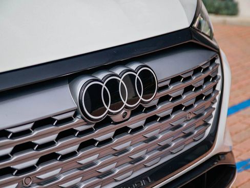 Used 2024 Audi Q8 e-tron Premium Plus image 12