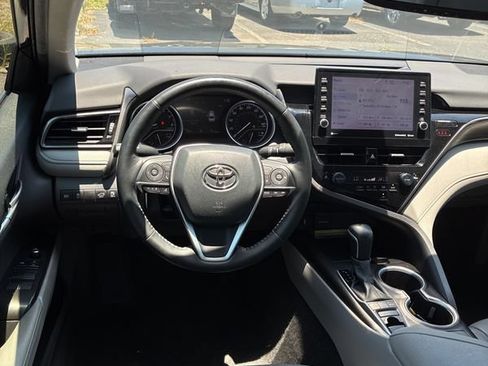 Used 2021 Toyota Camry XLE AWD/4WD image 4