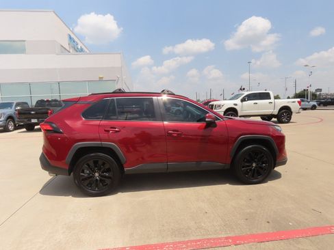 Used 2022 Toyota RAV4 XLE Premium FWD image 8