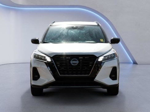 Used 2023 Nissan Kicks SR FWD image 2