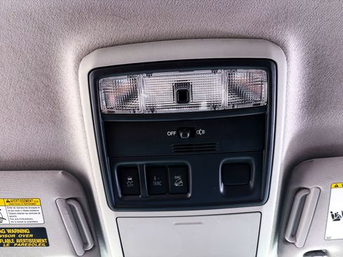 Used 2018 Toyota 4Runner SR5 AWD/4WD image 4