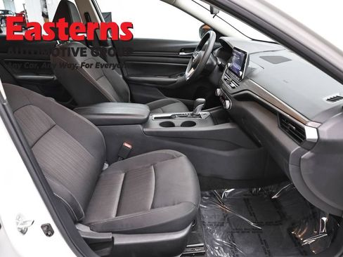 Used 2025 Nissan Altima 2.5 SV FWD image 24