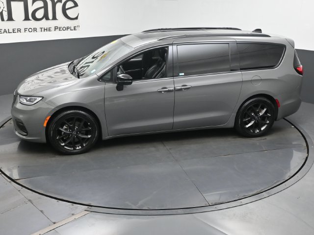 Used 2025 Chrysler Pacifica Limited FWD image 60