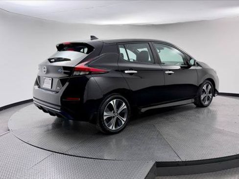 Used 2020 Nissan Leaf SV w/ SV Technology Package FWD image 8