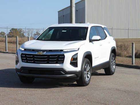 New 2026 Chevrolet Equinox LT image 2