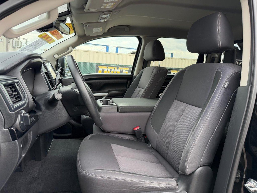 Used 2022 Nissan Titan SV AWD/4WD image 18