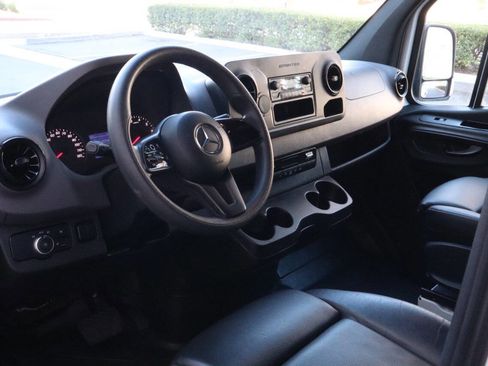 Used 2023 Mercedes-Benz Sprinter 1500 image 6