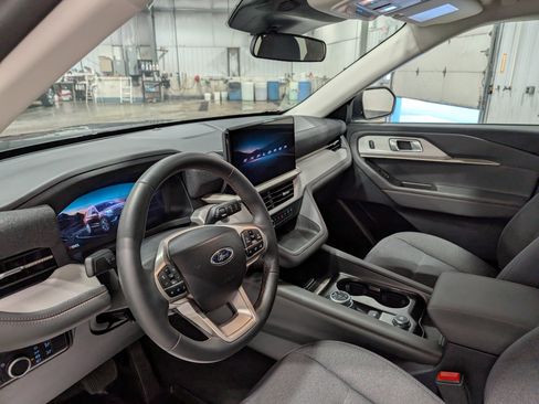 Used 2025 Ford Explorer Active image 15