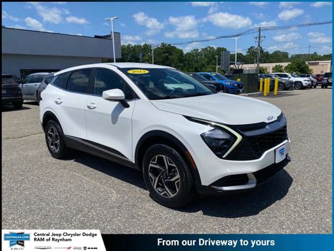 Used 2023 Kia Sportage LX image 1