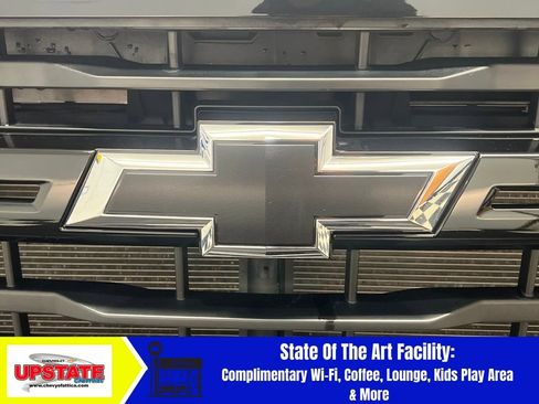 Used 2025 Chevrolet Silverado 2500 Custom w/ Custom Value Package image 3