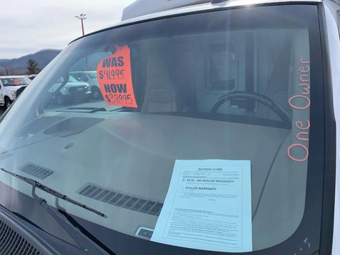 Used 2018 Chevrolet Express 3500 w/ Driver Convenience Package image 4