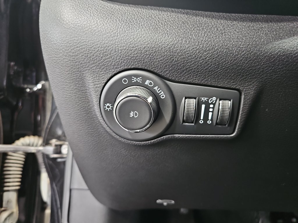 Used 2022 Jeep Compass Limited w/ Sun and Sound Group AWD/4WD image 72