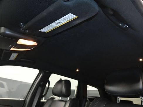 Used 2022 Jeep Grand Cherokee Laredo X image 2