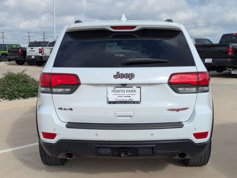 Used 2018 Jeep Grand Cherokee Trailhawk w/ Trailhawk Luxury Group image 4