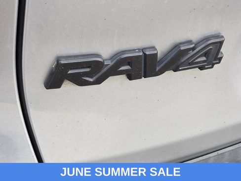 Used 2019 Toyota RAV4 XLE w/ Convenience Package FWD image 6