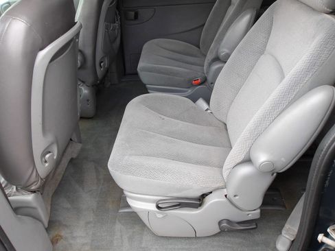 Used 2005 Dodge Caravan SXT w/ Popular Equipment Group image 20