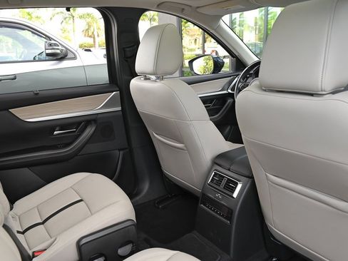 Used 2024 MAZDA CX-90 Plug-In Hybrid w/ Premium Pkg image 16