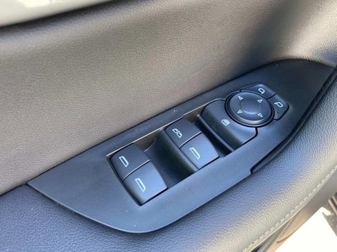Used 2022 Chevrolet Blazer LT FWD image 11