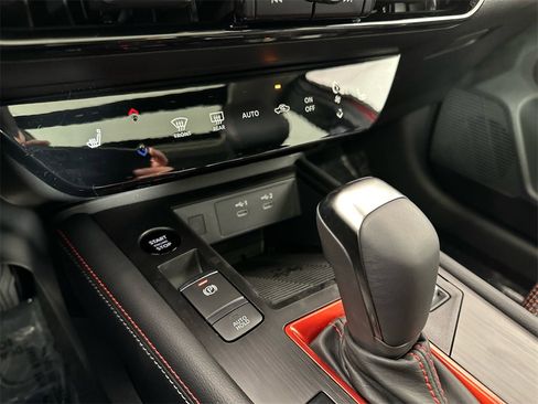New 2025 Nissan Kicks SR image 16