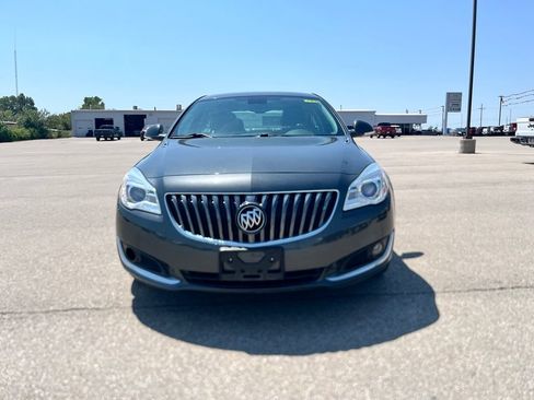 Used 2017 Buick Regal Sport Touring FWD image 2