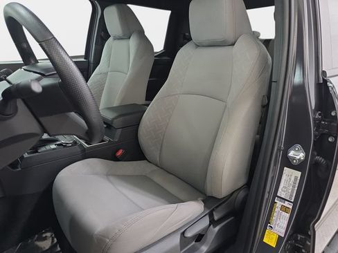 Certified 2025 Toyota Tacoma SR5 AWD/4WD image 12