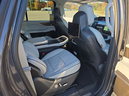 New 2025 Lincoln Navigator L Black Label image 11