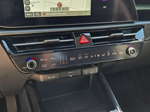 Certified 2024 Kia Niro Wind w/ Wind Preserve Package FWD image 29