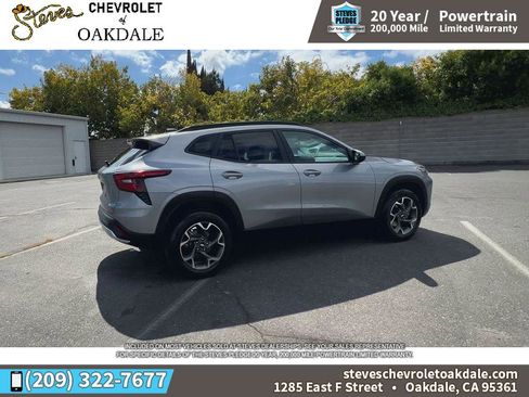 Certified 2024 Chevrolet Trax LT w/ Sunroof Package image 12