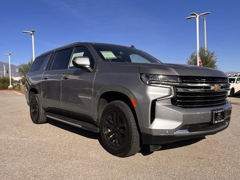 Used 2023 Chevrolet Suburban LT image 7