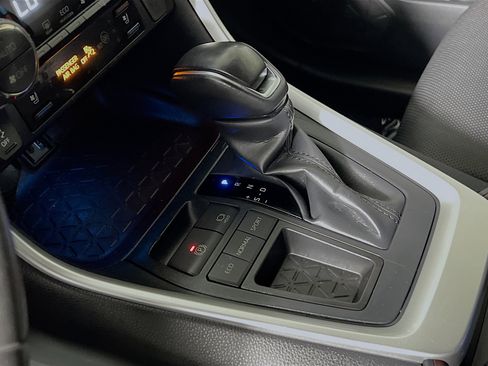 Used 2019 Toyota RAV4 Limited image 24