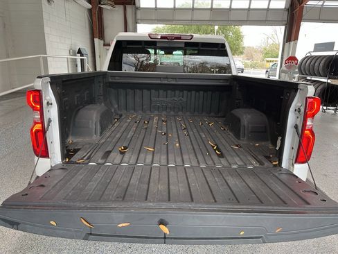 Used 2023 Chevrolet Silverado 1500 High Country w/ Technology Package image 8