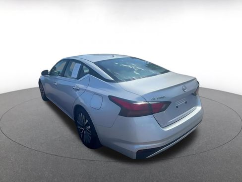 Used 2025 Nissan Altima 2.5 SV FWD image 10