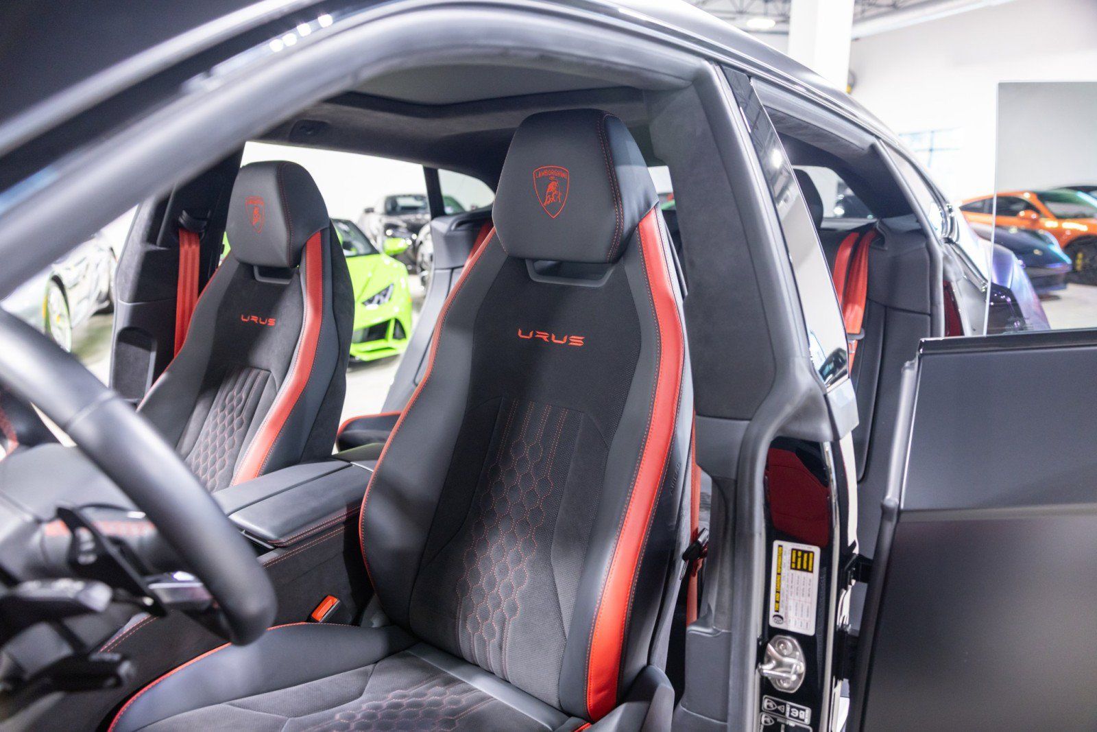 Used 2024 Lamborghini Urus S AWD/4WD image 37