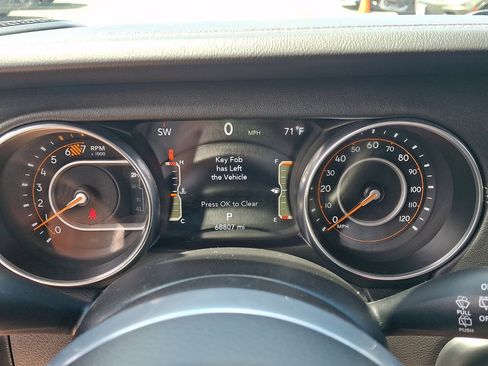 Used 2023 Jeep Wrangler Unlimited Sahara w/ Cold Weather Group AWD/4WD image 26